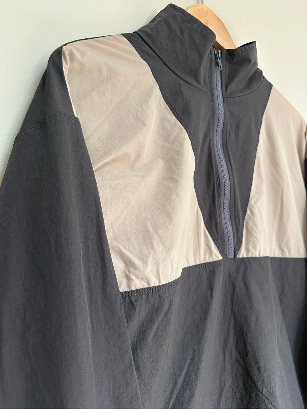 white birch Two‑Tone Beige & Black Half‑Zip Windbreaker Jacket Women’s Medium